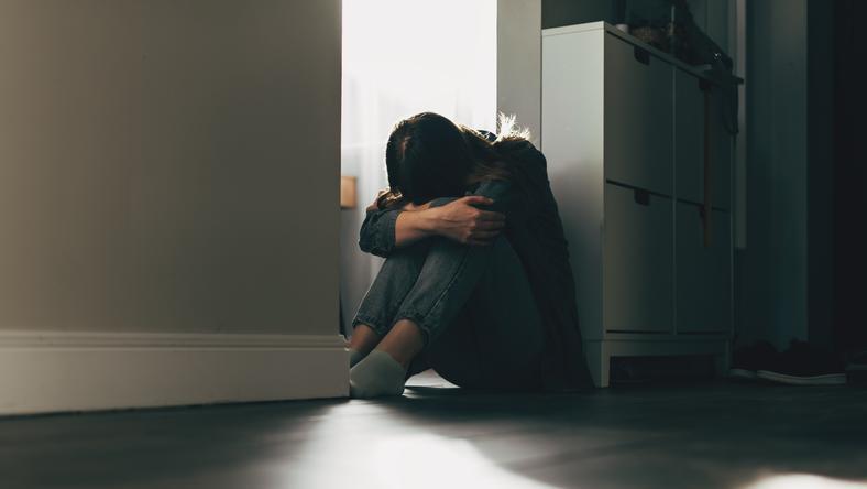 艺人集体破防的抑郁叙事,观众买了谁的单?